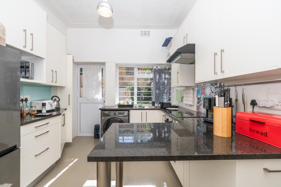 2 Bedroom Property for Sale in Vredehoek Western Cape